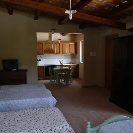 مزرعة للإقامة Casale Talevi *