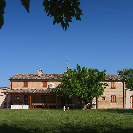 Casale Talevi مزرعة للإقامة *